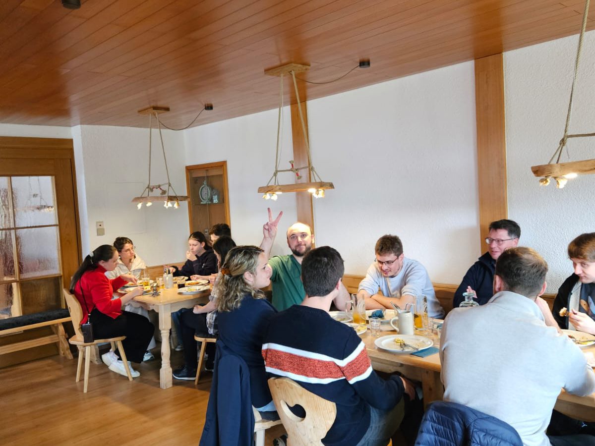 Mittagessen in einem rustikalen Restaurant